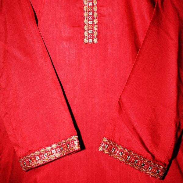 Elegant Maroon Viscose Kurta with Embellished Details - Image 4